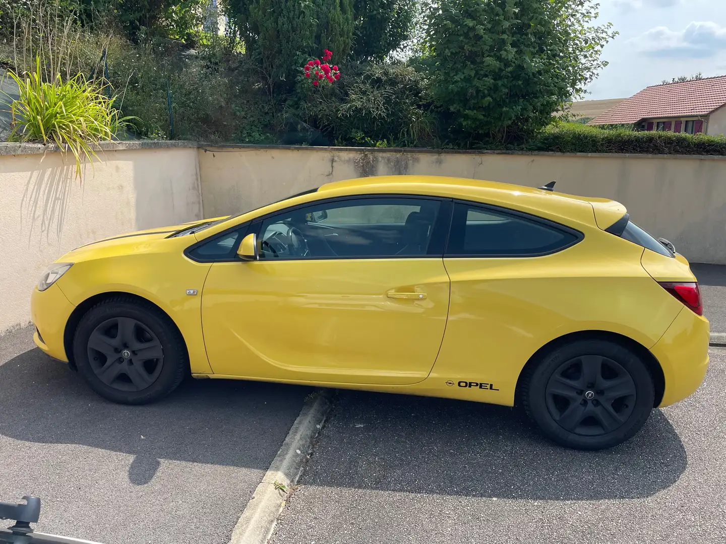 Opel Astra Astra GTC 1.6 T - 180 Cosmo Panoramique Jaune - 2