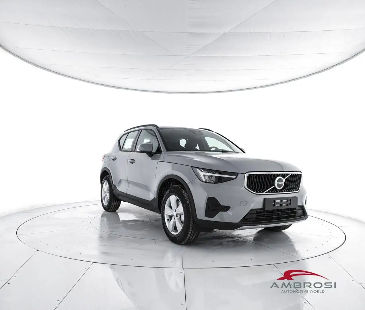 Volvo XC40 B3 Mild hybrid Benzina Essential Gris - 2