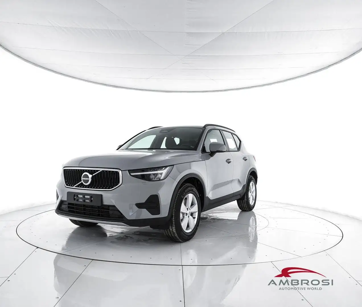 Volvo XC40 B3 Mild hybrid Benzina Essential Gris - 1