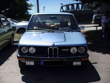 E12