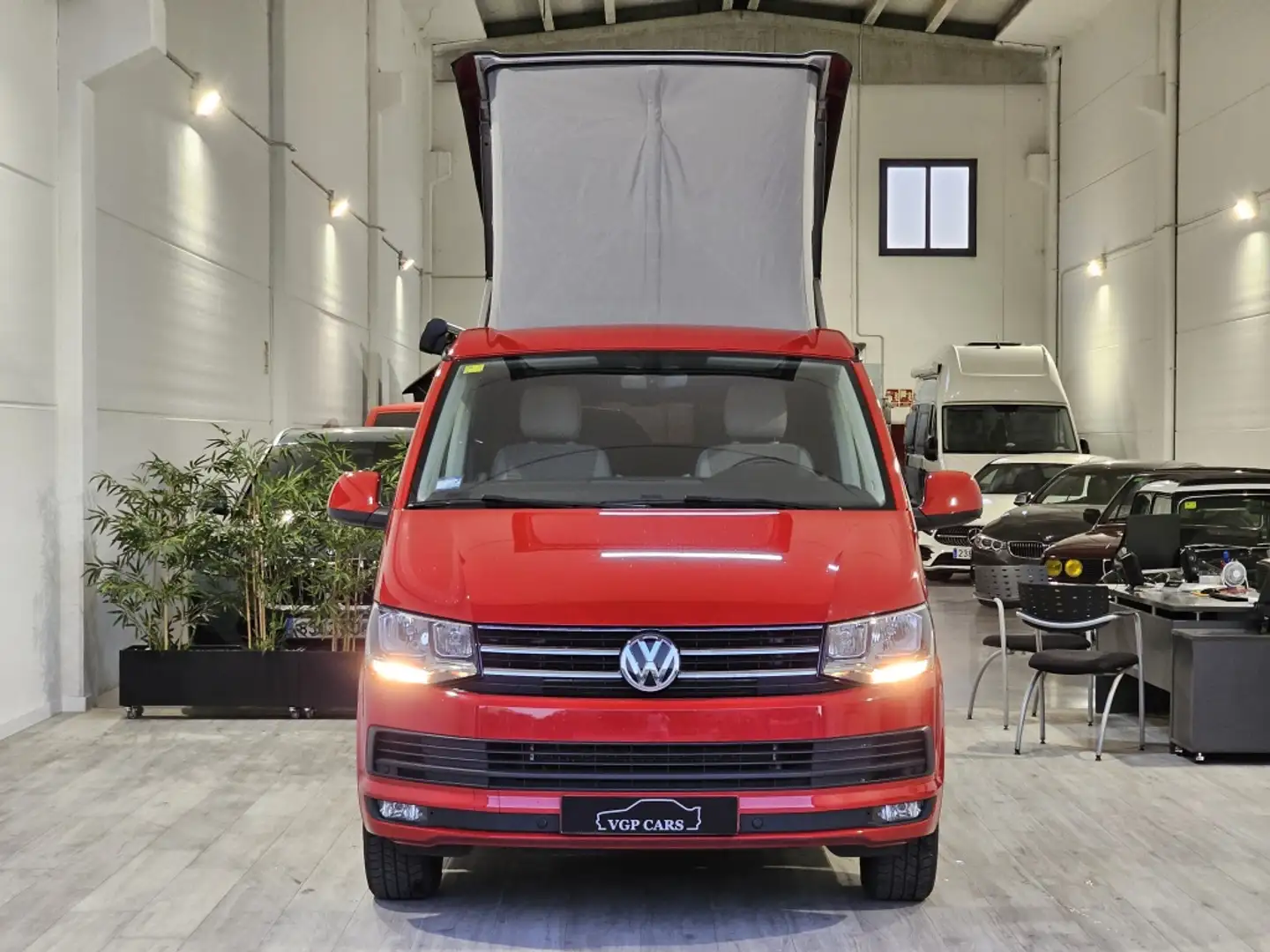Volkswagen T6 California 2.0TDI BMT Ocean 110kW Rood - 2