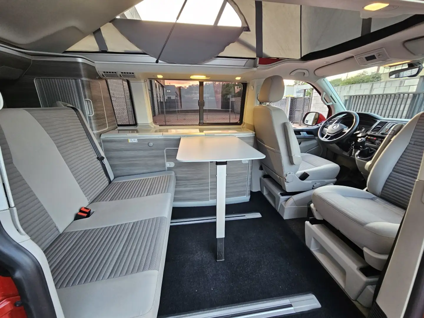 Volkswagen T6 California 2.0TDI BMT Ocean 110kW Roşu - 2