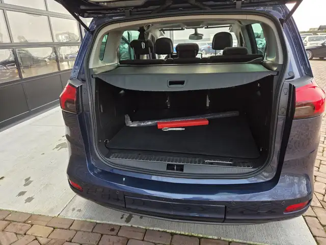Opel Zafira Tourer view 8