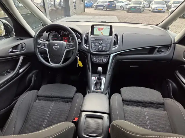 Opel Zafira Tourer view 3