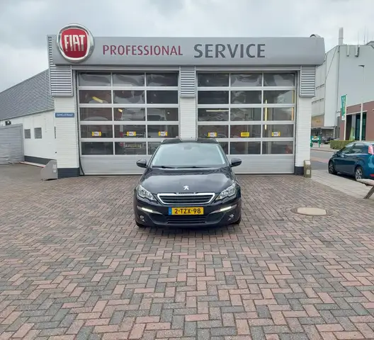 Peugeot 308 SW 1.2 e-THP Blue Lease Executive