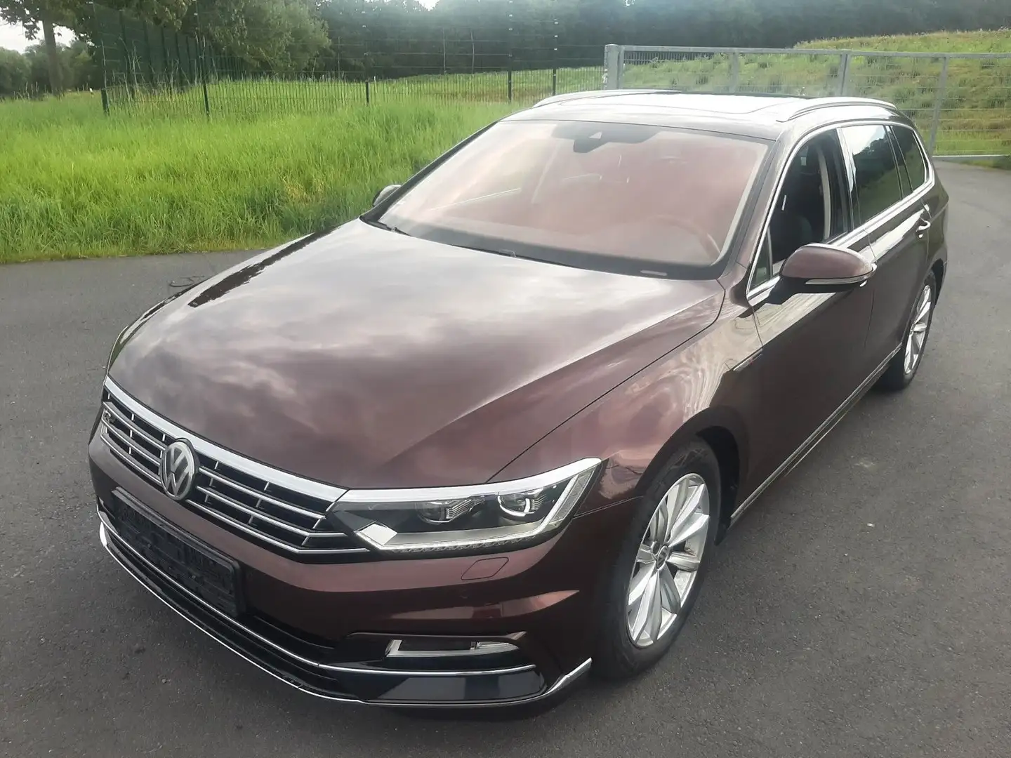 Volkswagen Passat Variant 2.0 TDI DSG 4M High. R - Line,LED Rojo - 1