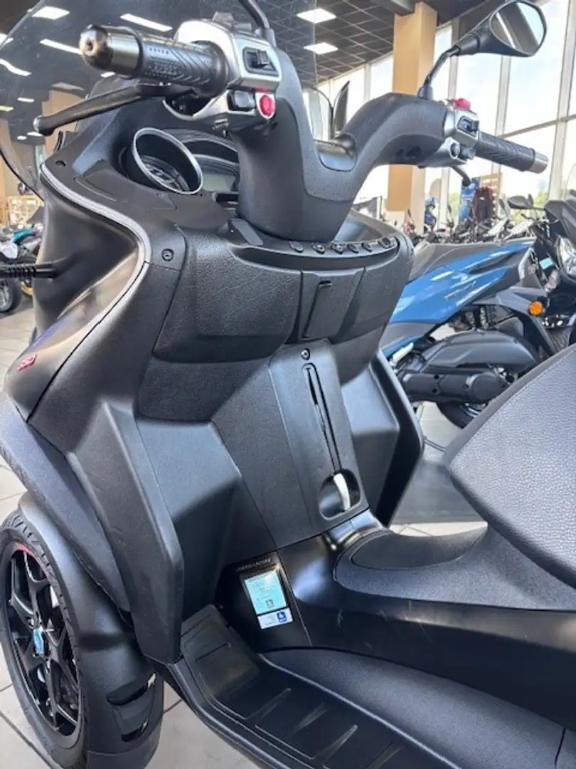 Piaggio MP3 300 - 1