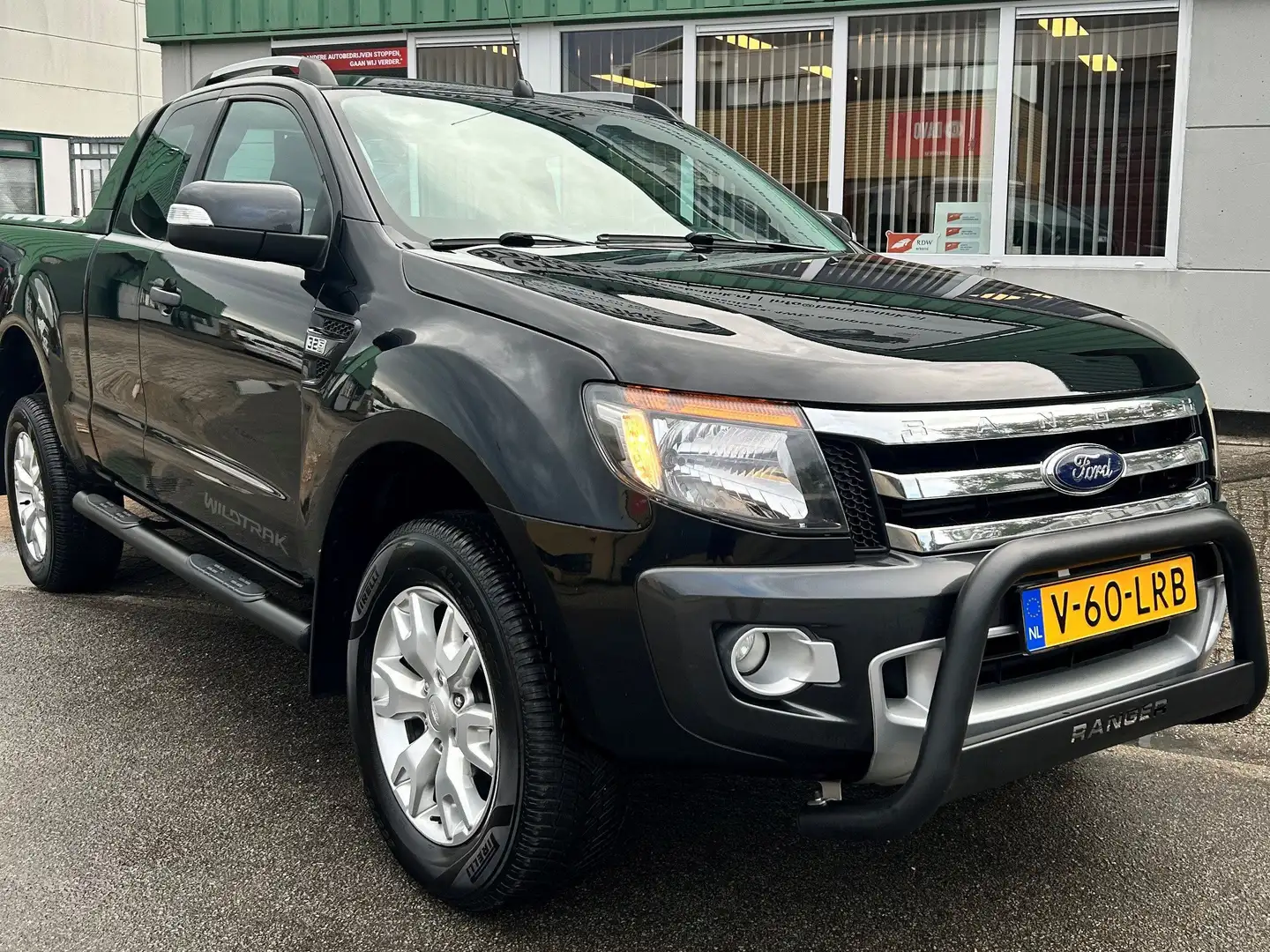Ford Ranger 3.2 TDCi Wildtrak SC Zwart - 2