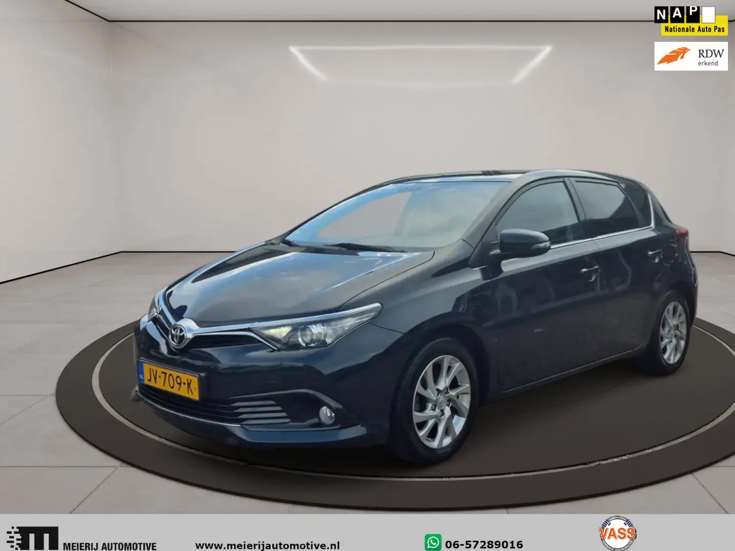 Toyota Auris 1.2T Trend Pano / camera / navi Grijs - 1