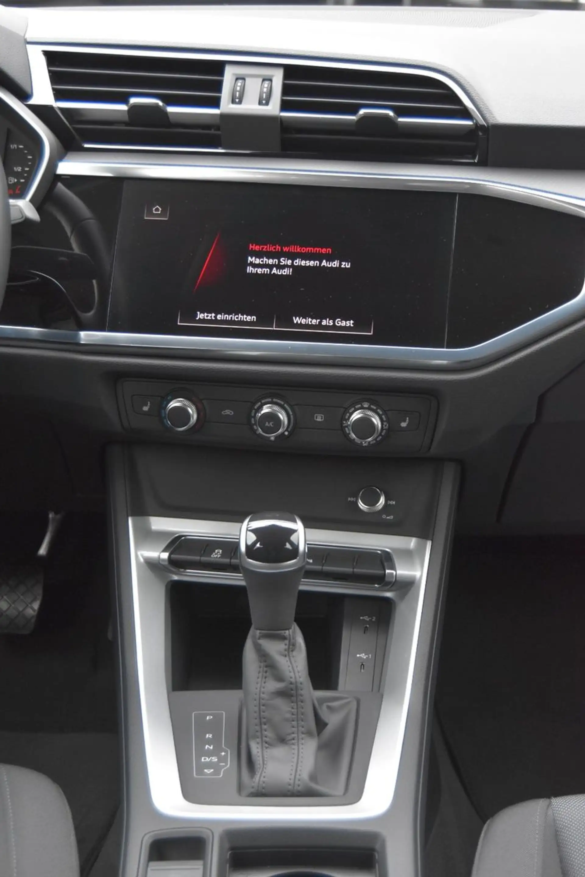 Audi Q3 35 TDI S-Tronic LED/NAVI/PDC/SHZ — photo 11