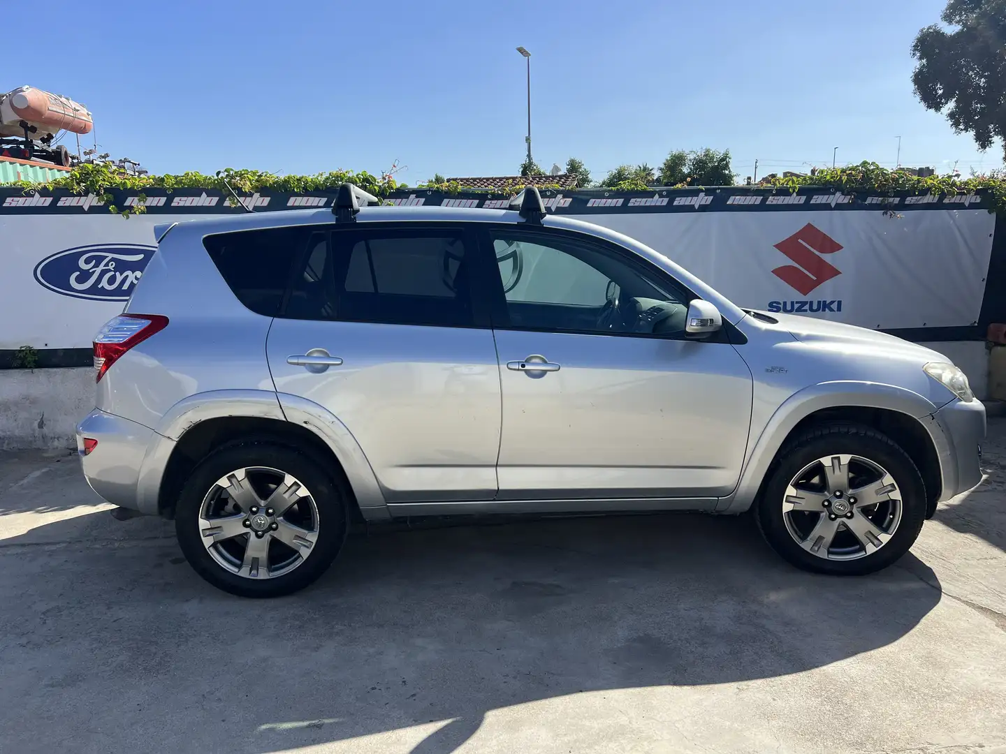 Toyota RAV 4 Crossover RAV4 2.2 d-cat Luxury 150cv auto my09 Argento - 2