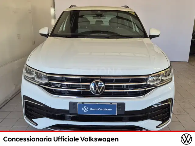 Volkswagen Tiguan view 3