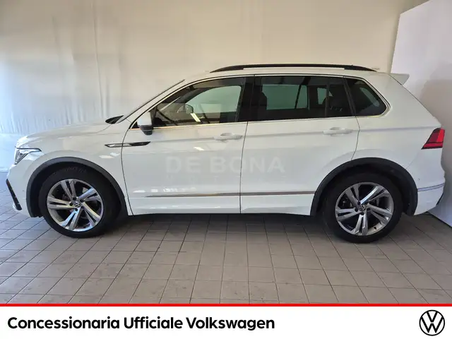 Volkswagen Tiguan view 4