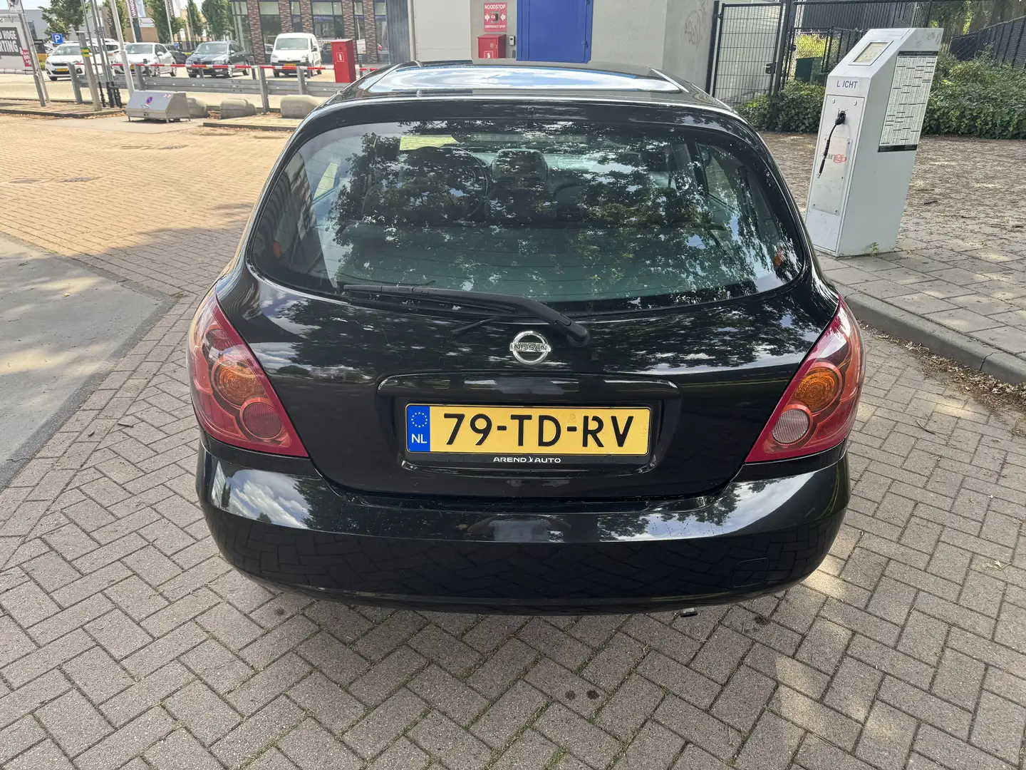 Nissan Almera 1.5 Visia Black - 2
