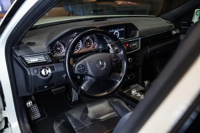 Mercedes-Benz E-Class view 4