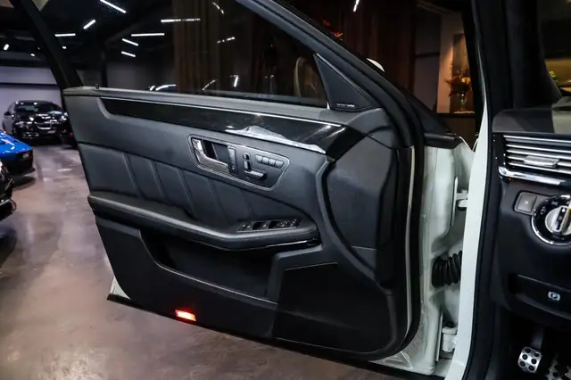 Mercedes-Benz E-Class view 28