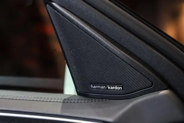 Mercedes-Benz E-Class view 29