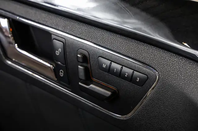 Mercedes-Benz E-Class view 30