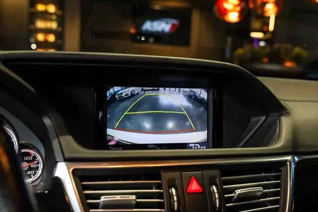 Mercedes-Benz E-Class view 21