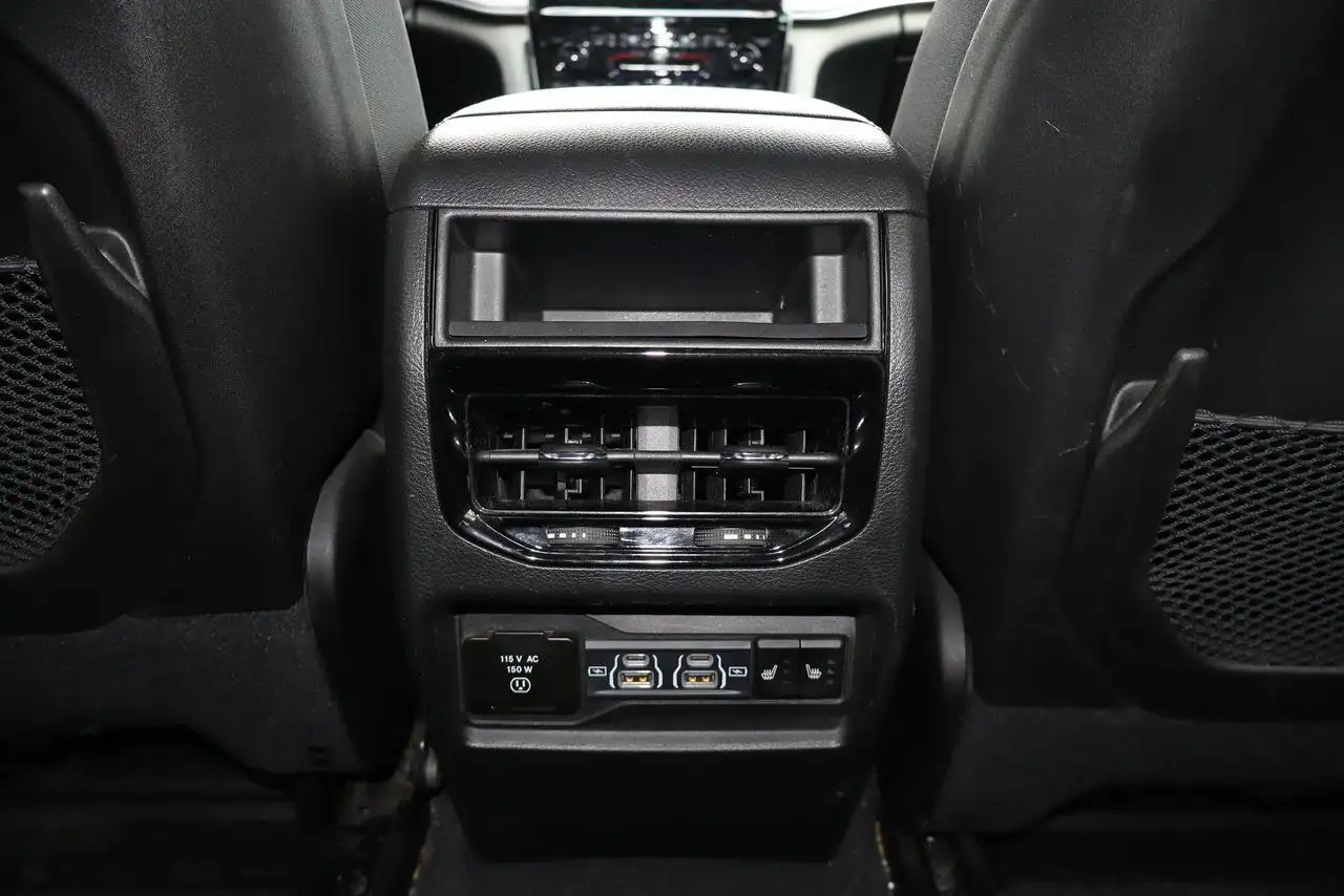 Jeep Grand Cherokee photo Jeep Grand Cherokee