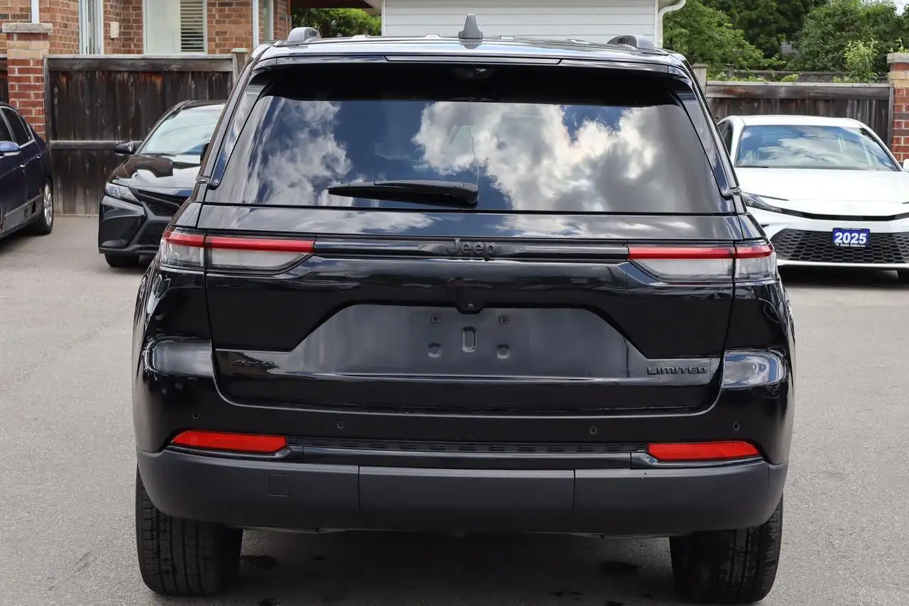 Jeep Grand Cherokee photo Jeep Grand Cherokee