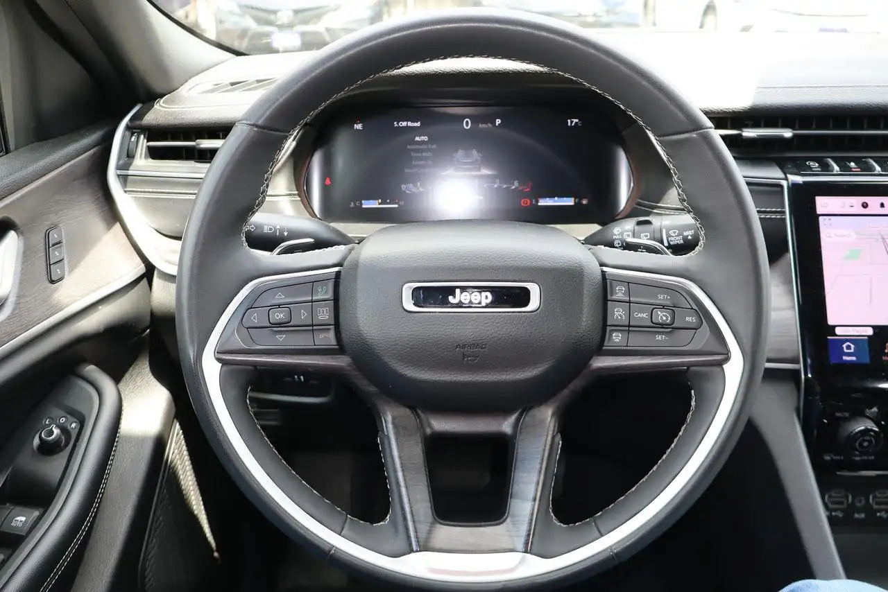 Jeep Grand Cherokee photo Jeep Grand Cherokee