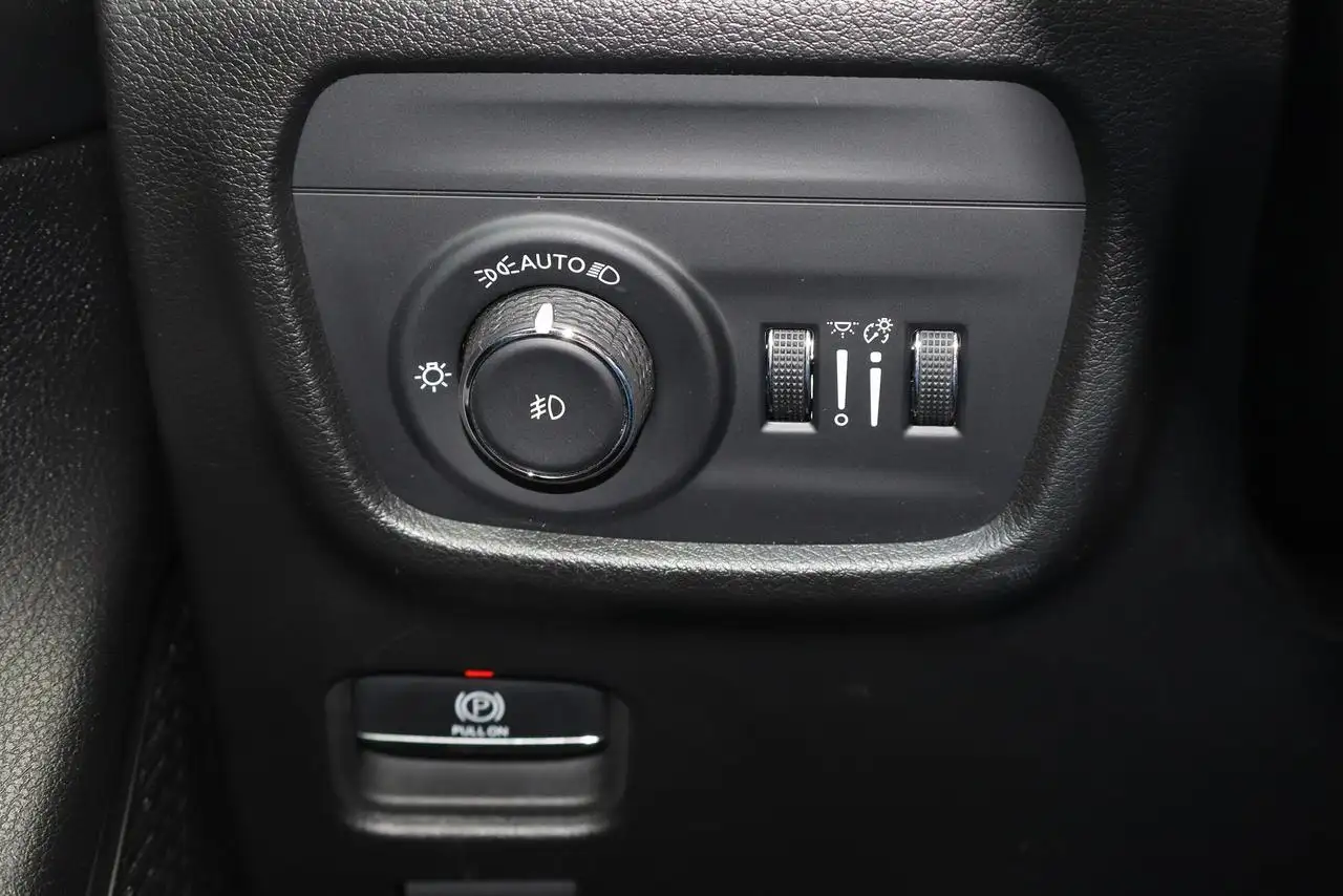 Jeep Grand Cherokee photo Jeep Grand Cherokee