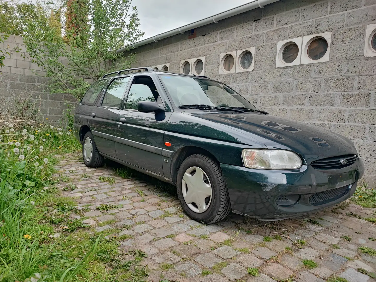 Ford Escort Of ruilen tegen brommer Grün - 1