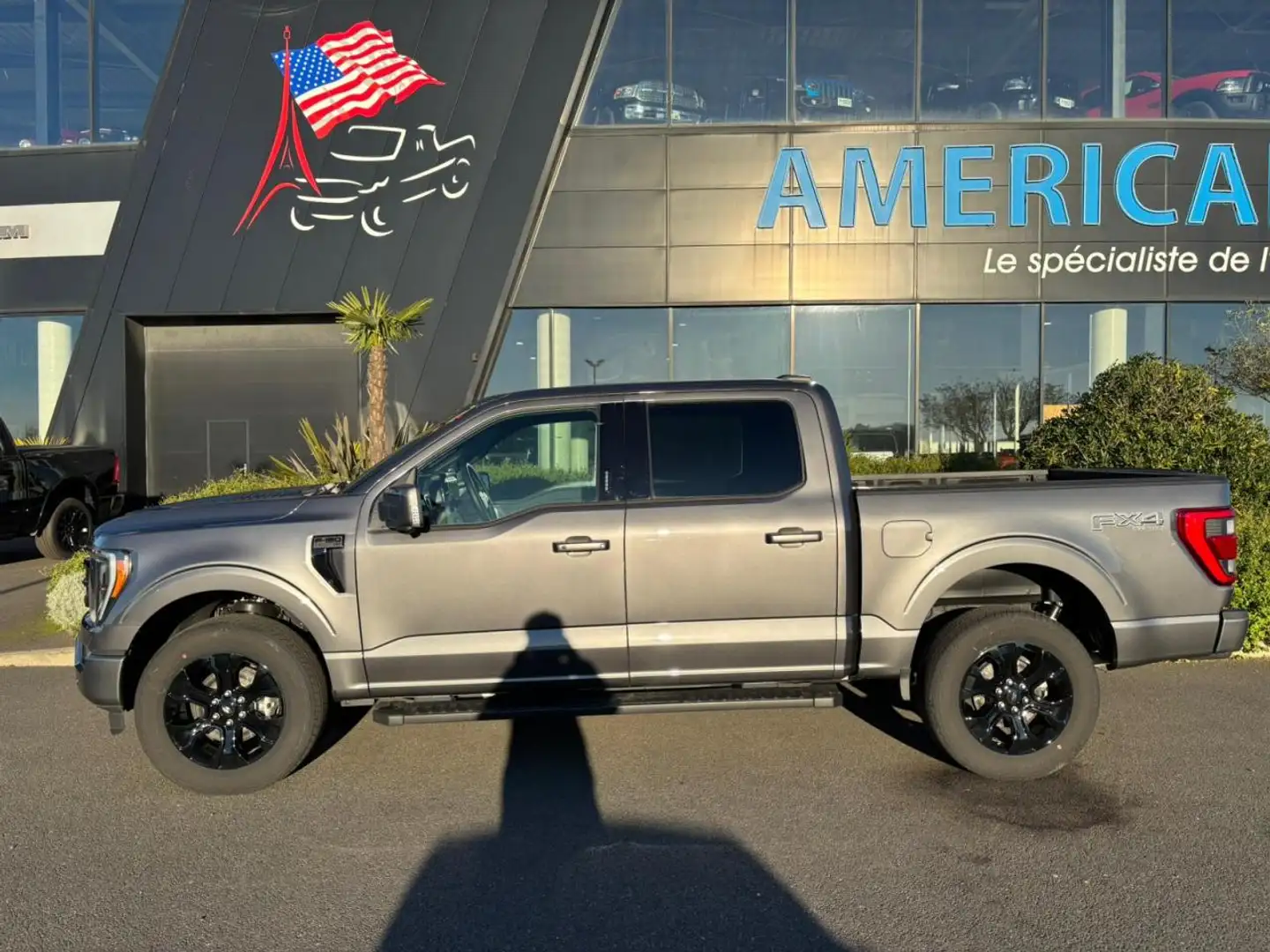 Ford F 150 Supercrew LARIAT Black Package V8 5.0L FLEXFUEL Gris - 2