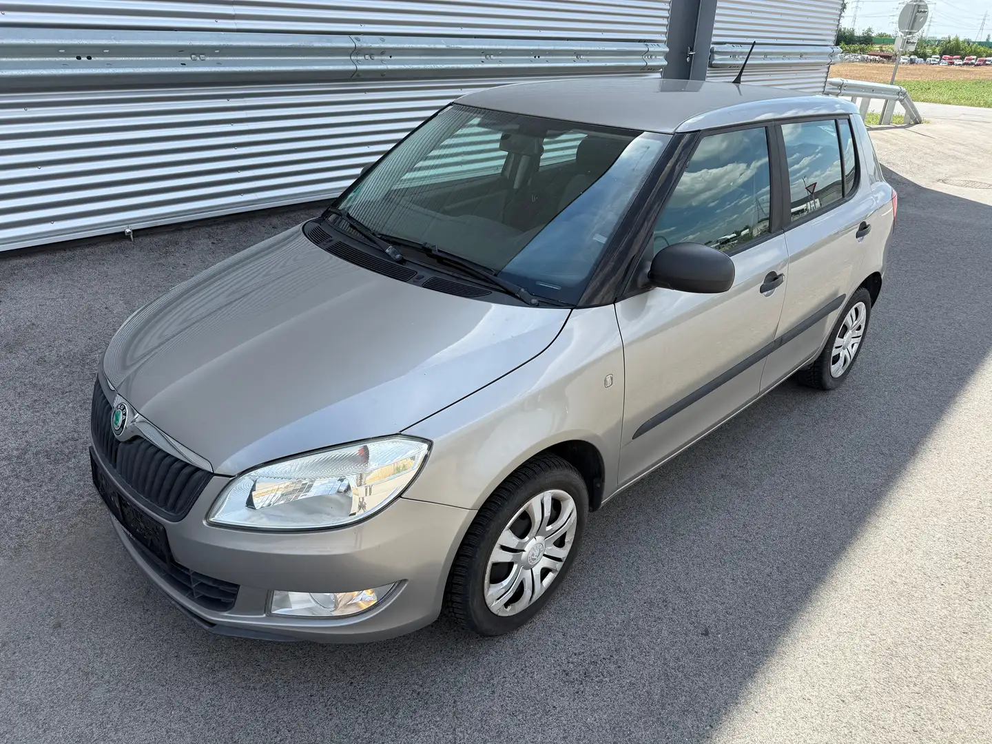 Skoda Fabia Active 1,2 TSI DSG Active ID:104 Silber - 1