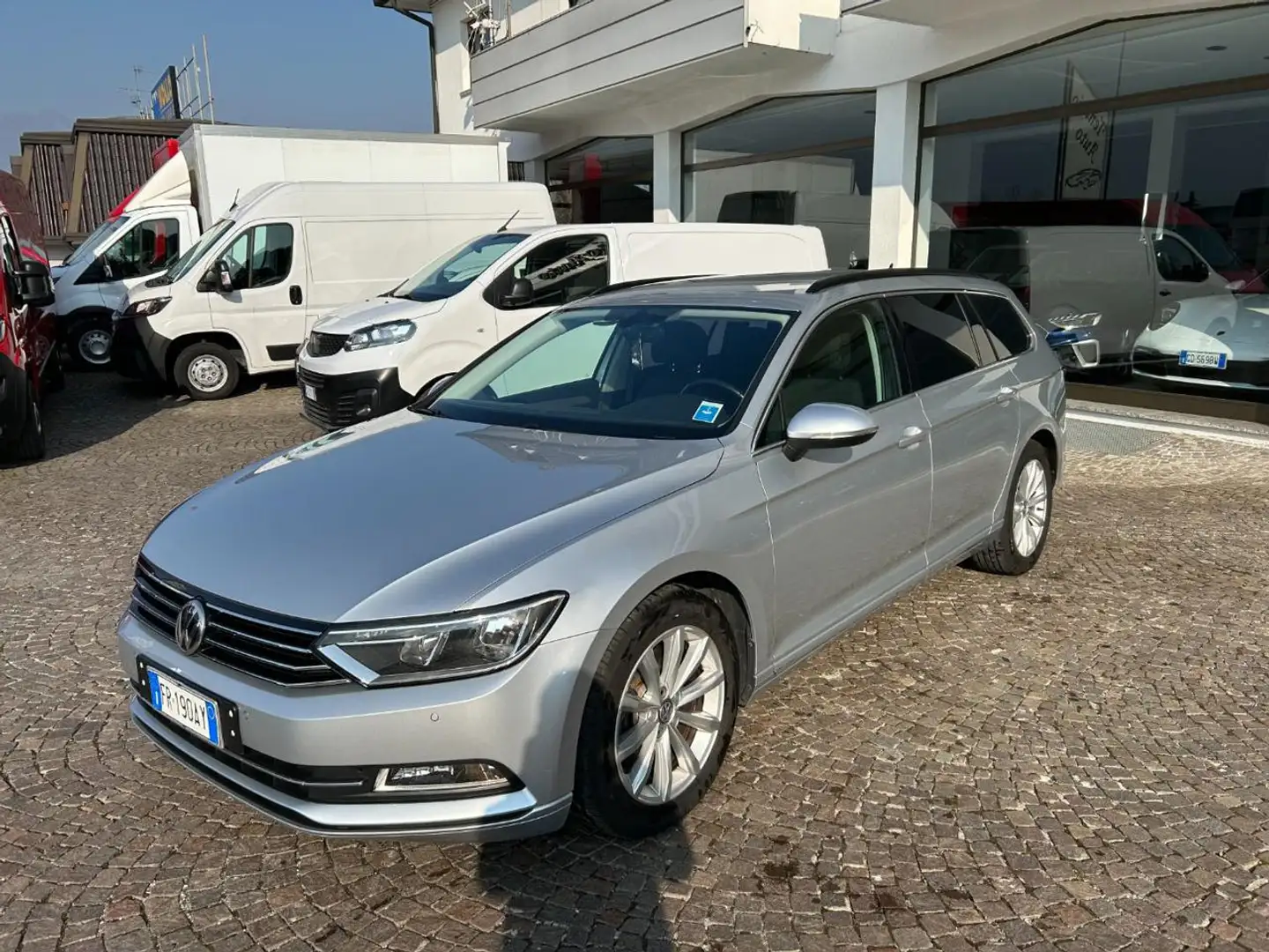 Volkswagen Passat Variant 2.0 TDI DSG Business BlueMotion Tech Argento - 2