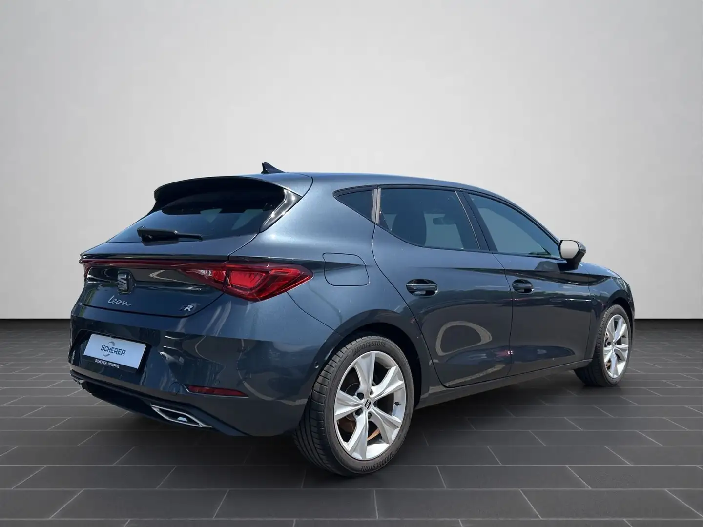 SEAT Leon 1.5 eTSI FR DSG ACC BEATS LED NAVI PDC RFK Grau - 2