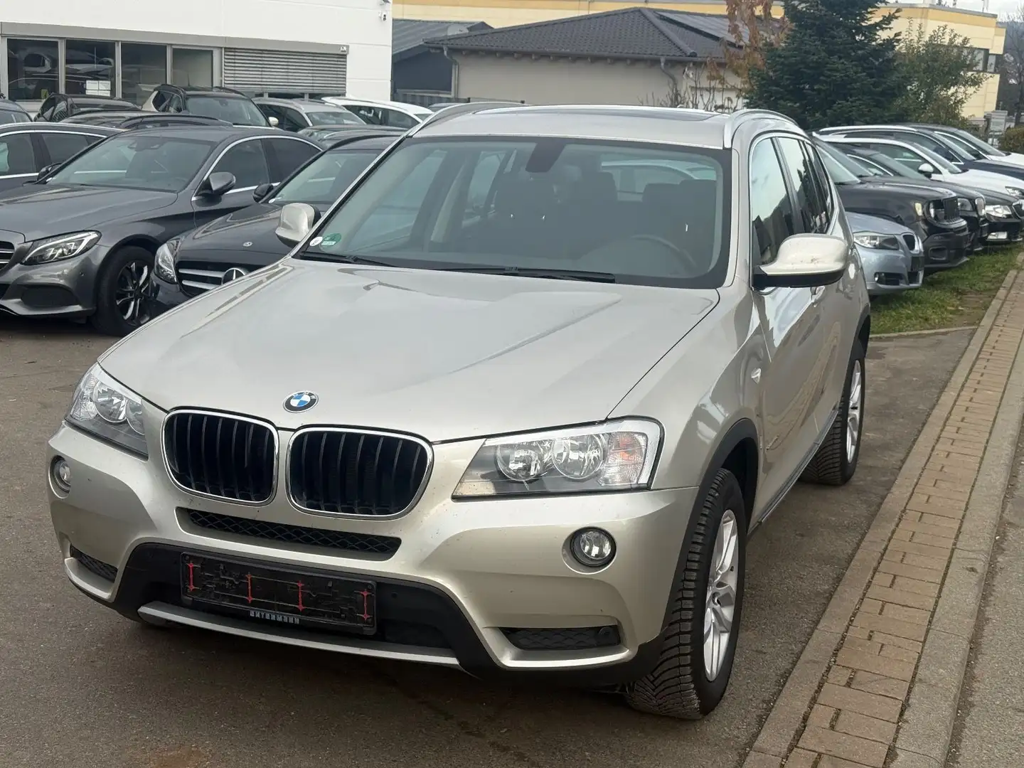 BMW X3 xDrive 20 d*NEU*TÜV*NAVI* Panorama* Automat Zilver - 1