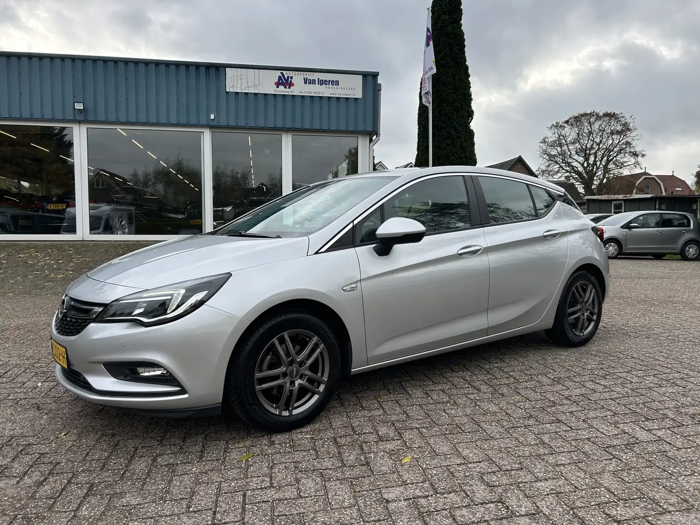 Opel Astra 1.0 Edition Grijs - 1
