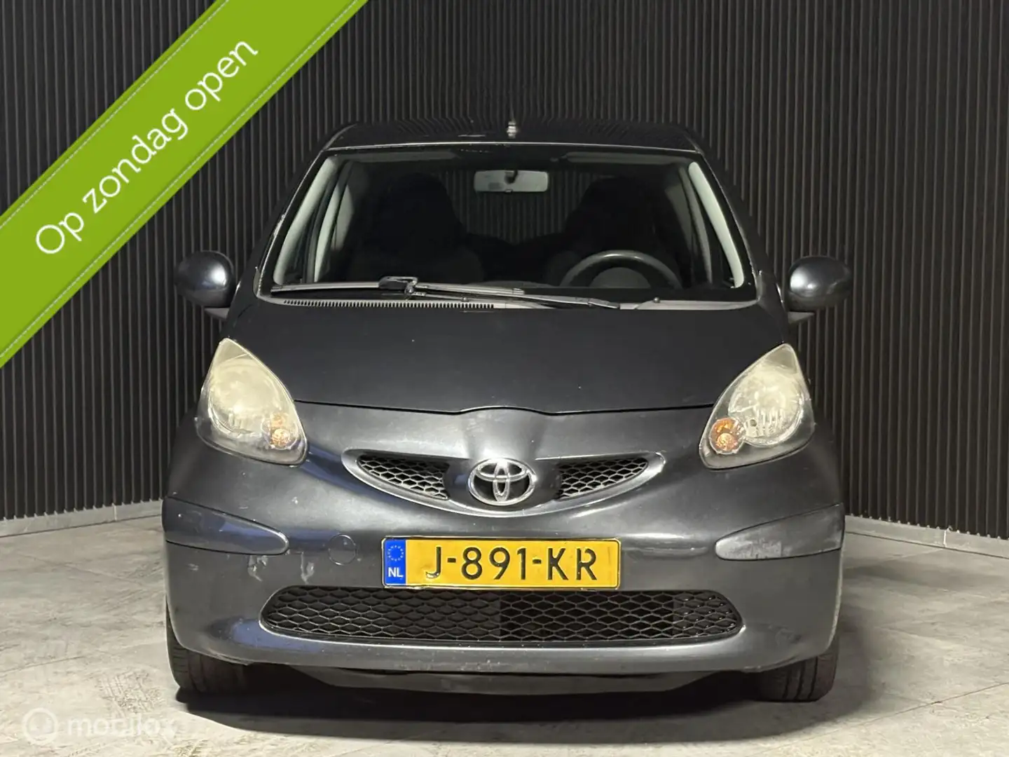 Toyota Aygo 1.0-12V - Airco - Elek pakket - Grau - 2