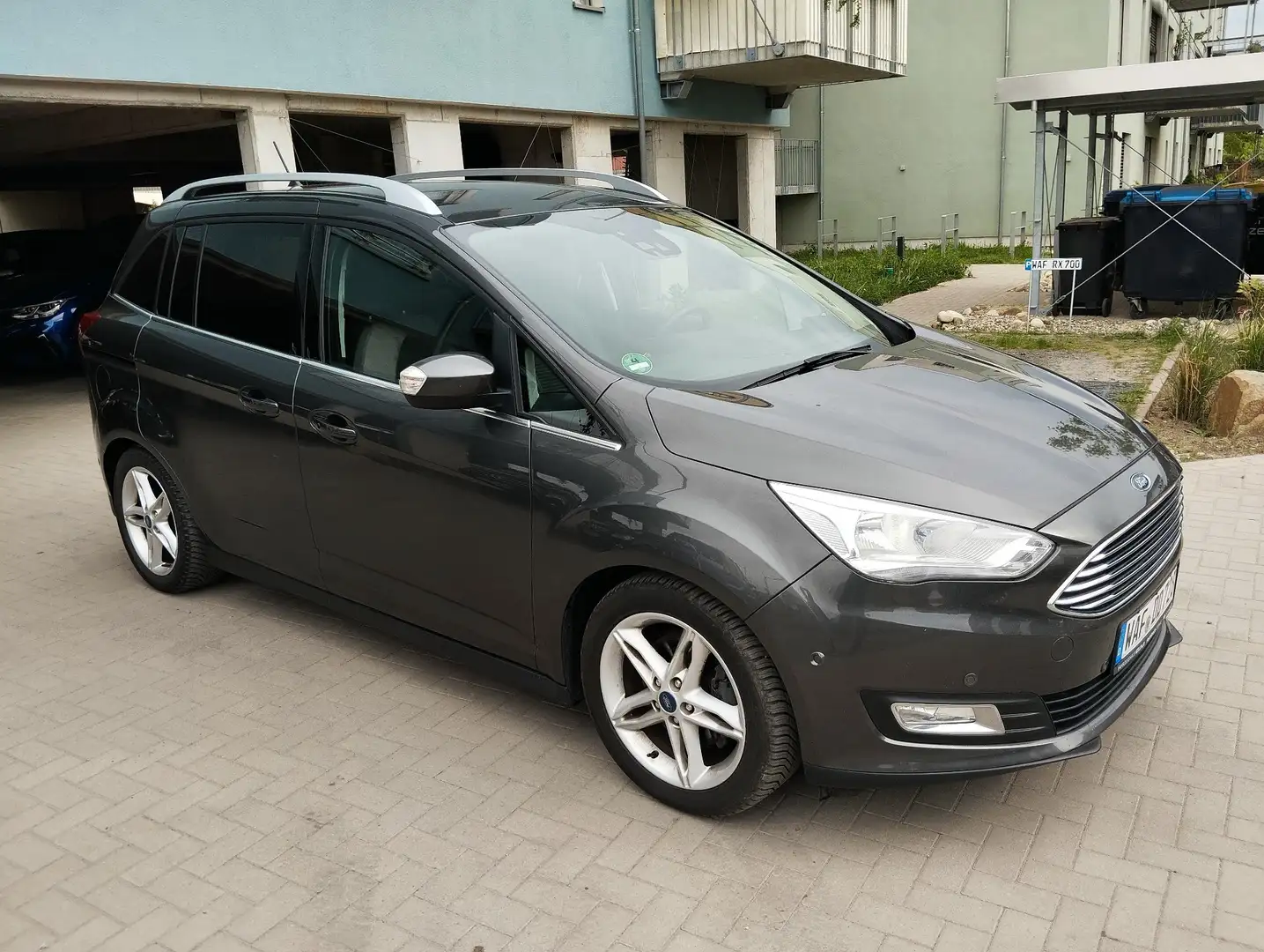 Ford Grand C-Max 1.0 EcoBoost Start-Stopp-System Titanium, 7 Sitzer Grau - 1