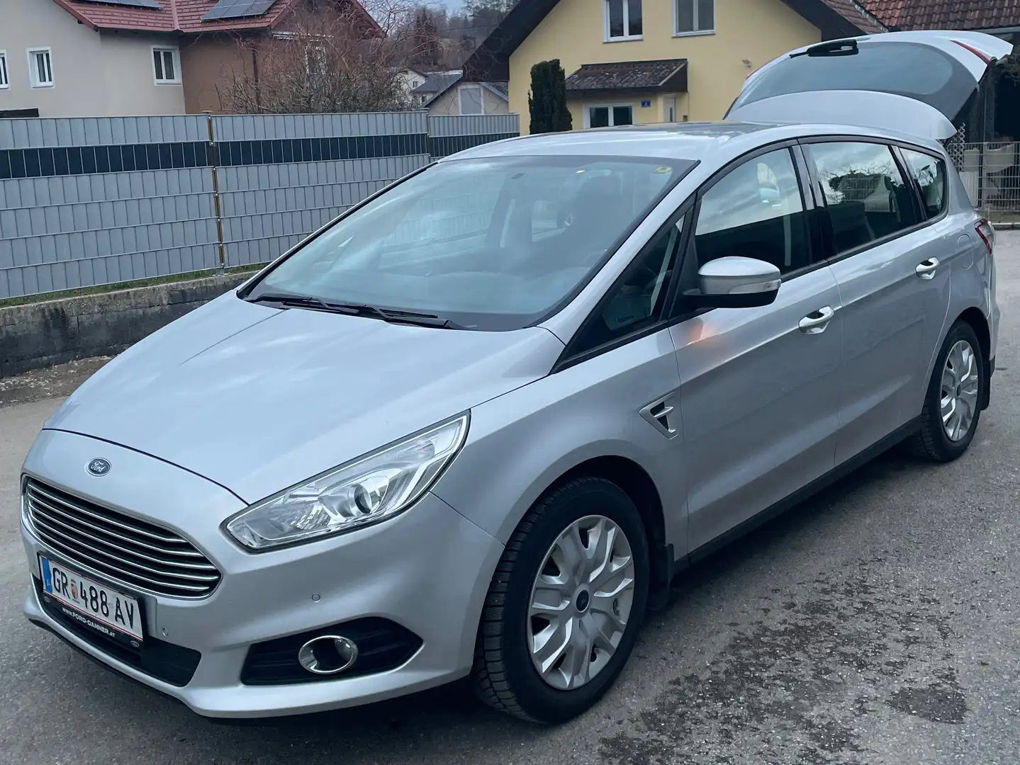 Ford S-Max Trend 2.0 TDCi Auto-Start/Stop Silber - 1