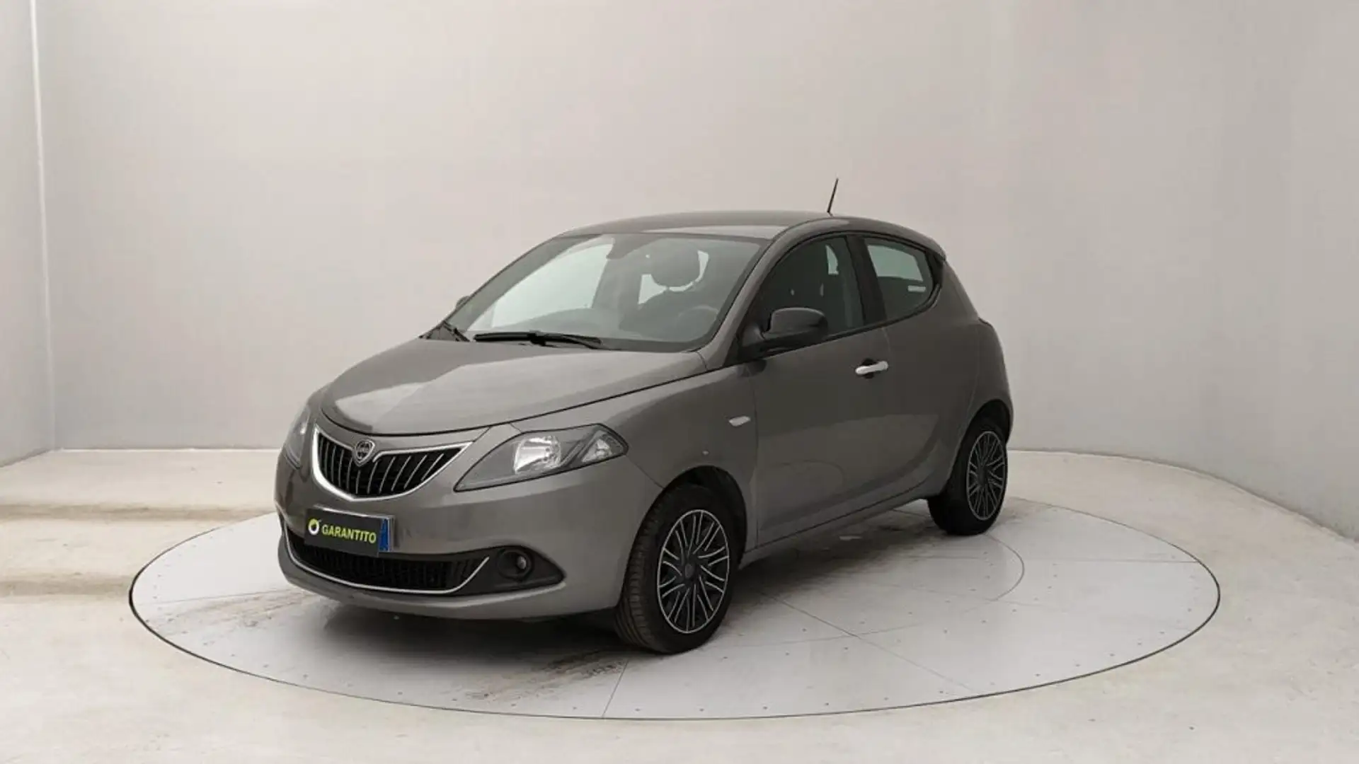 Lancia Ypsilon 1.0 firefly hybrid Gold s&s 70cv 5p.ti Gris - 1