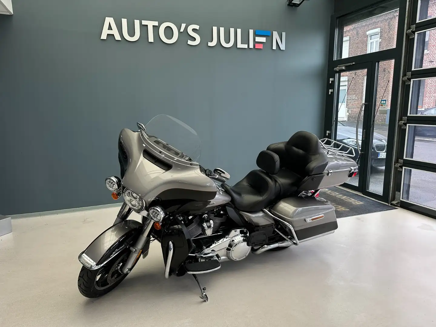 Harley-Davidson Electra Glide Šedá - 1