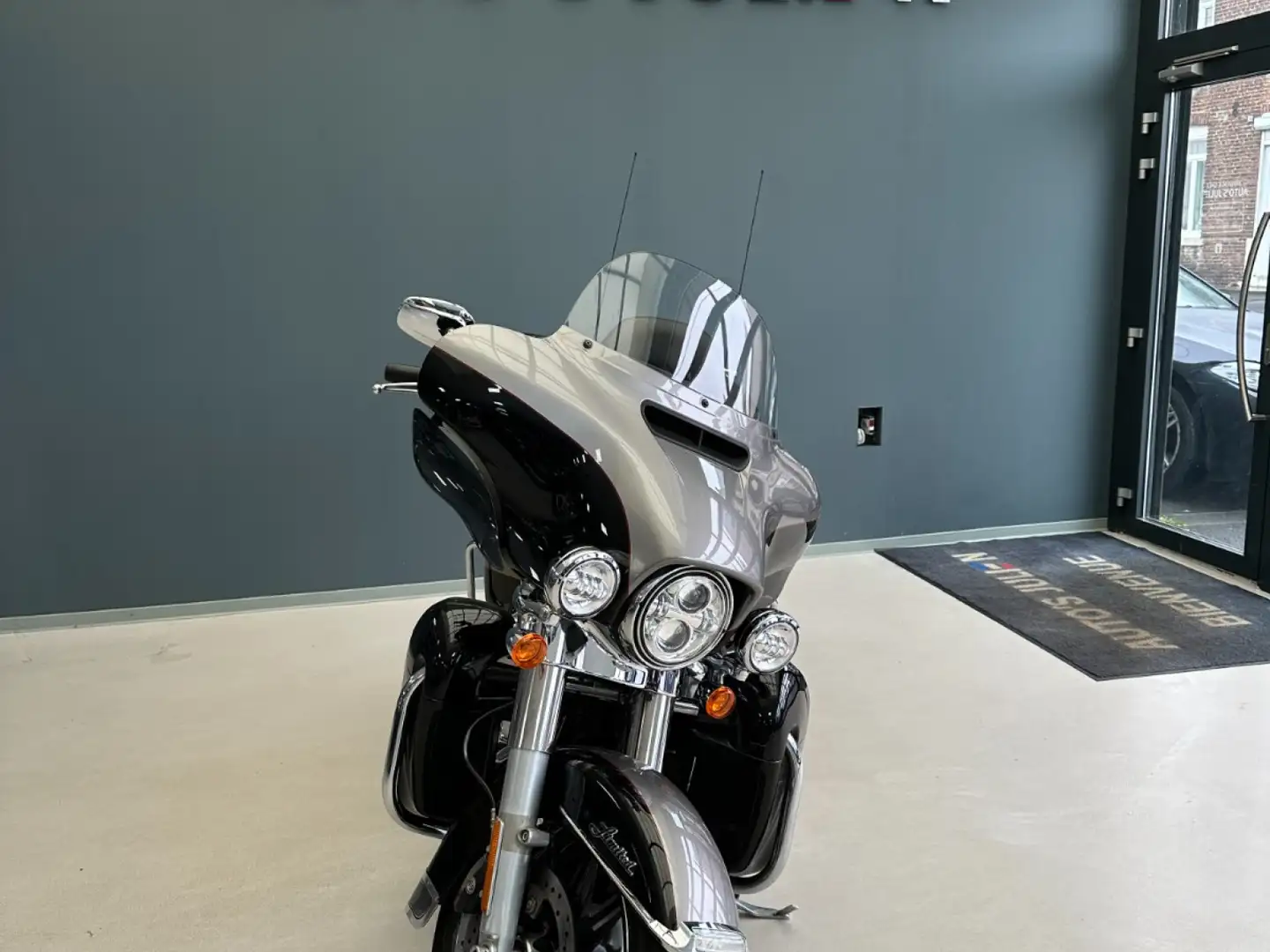 Harley-Davidson Electra Glide Gris - 2