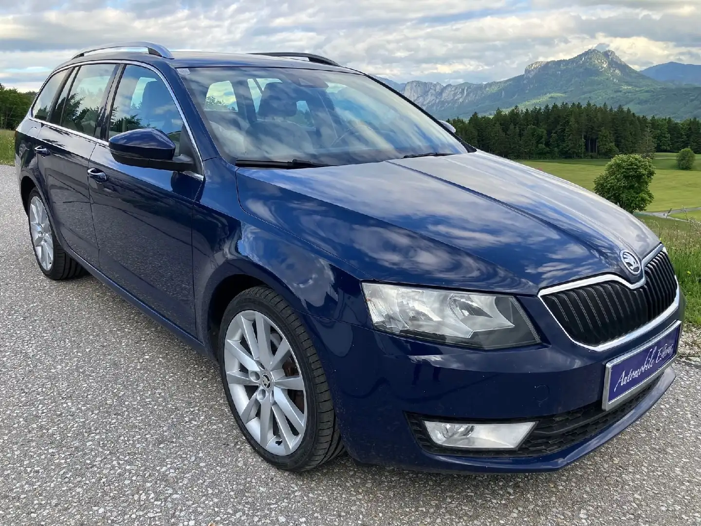 Skoda Octavia Elegance 4x4, Aut., Navi, PDC, Sitzheizung, Alu Azul - 2