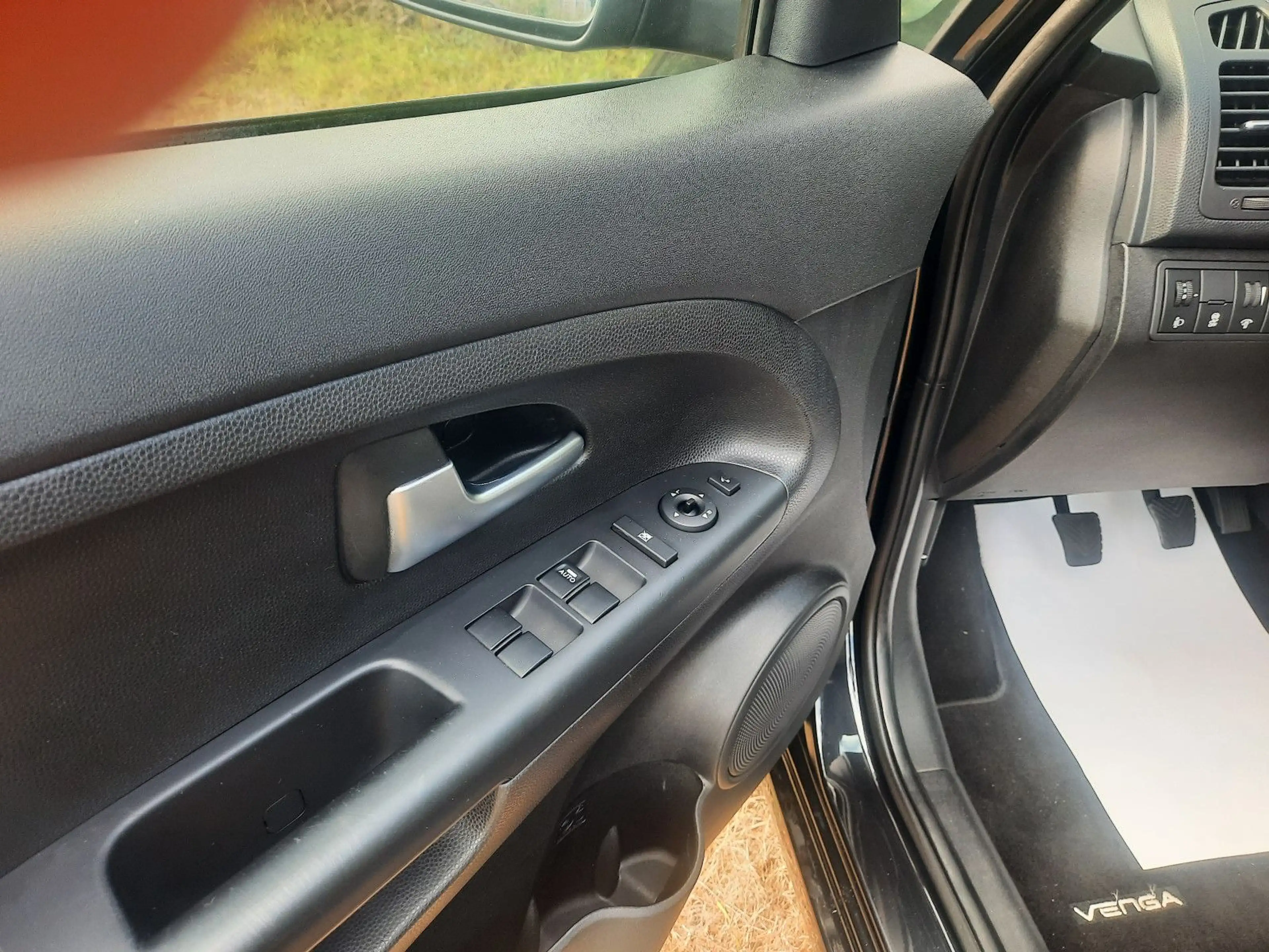 Kia Venga 1.6 CRDi Business Line — photo 12