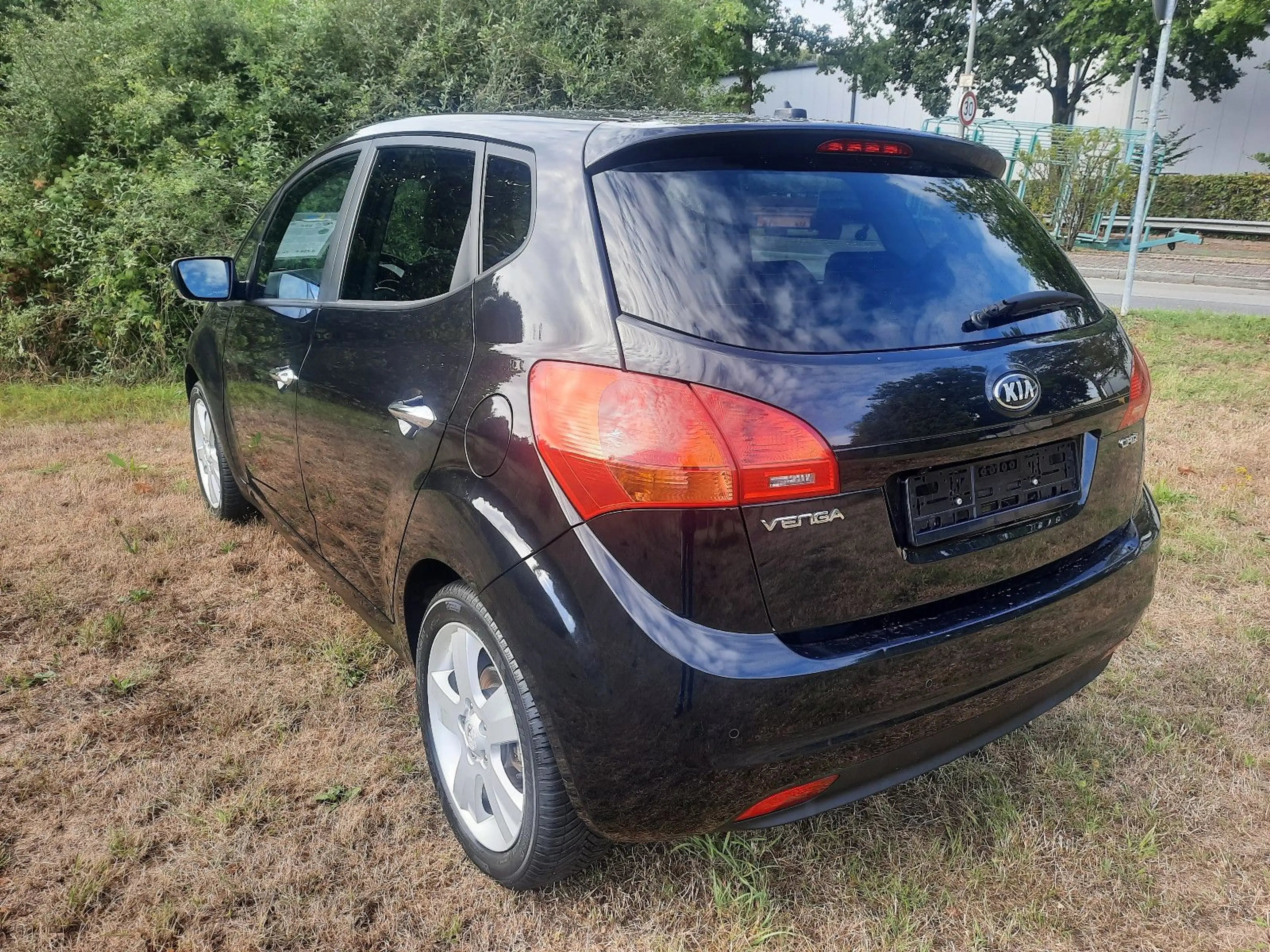 Kia Venga 1.6 CRDi Business Line — photo 7