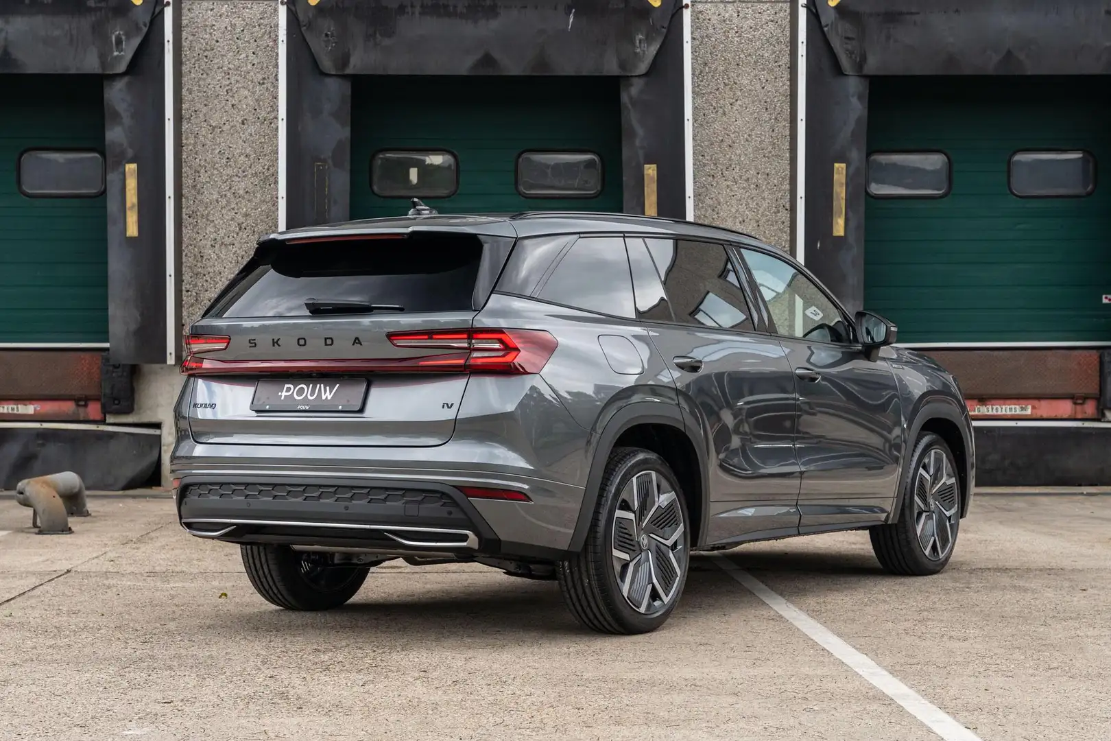 Skoda Kodiaq 1.5 TSI 204pk DSG PHEV Sportline Business | LMV 20 Grijs - 2