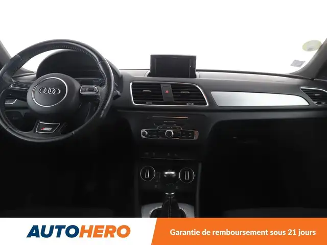 Audi Q3 view 12