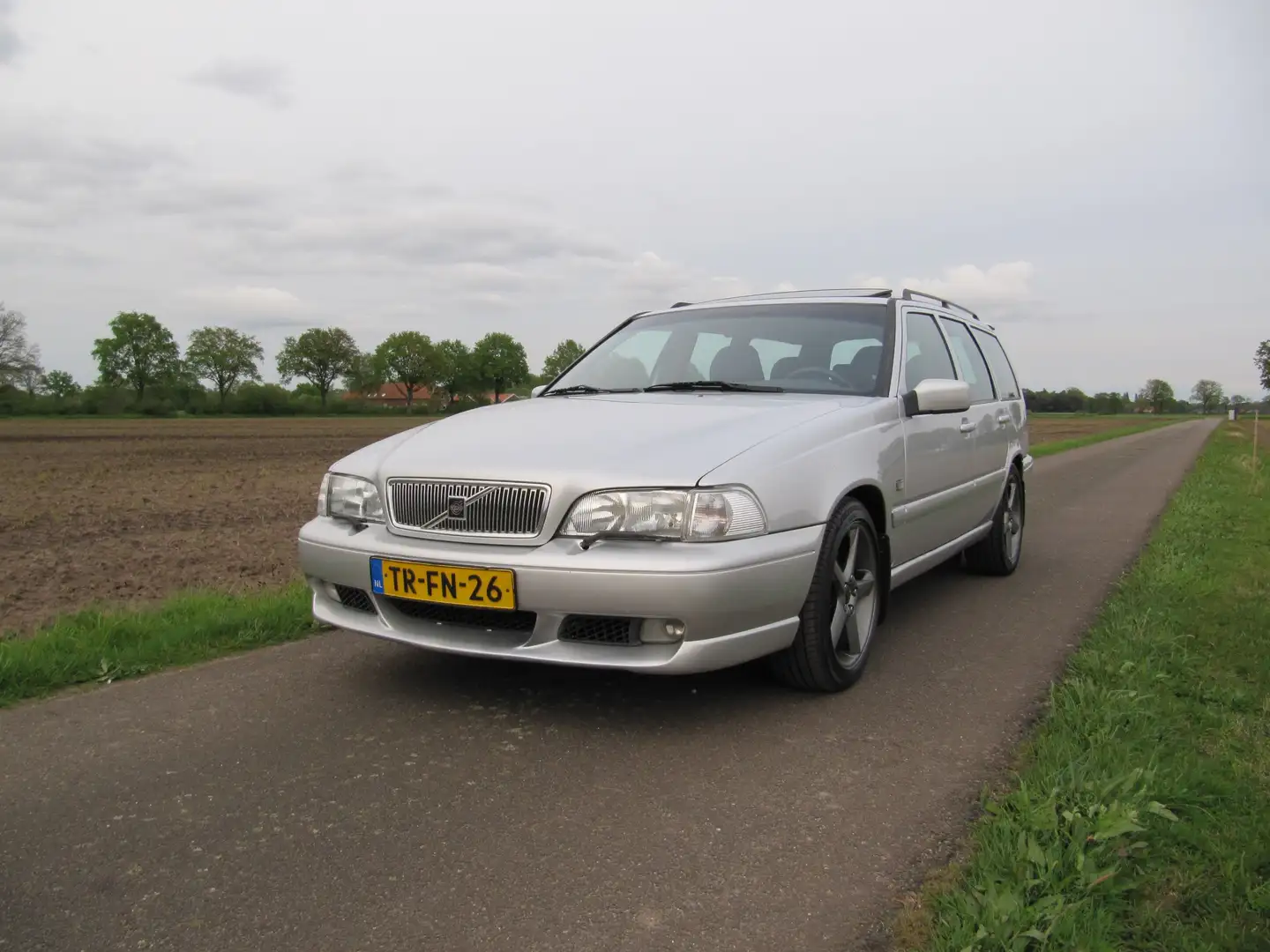 Volvo V70 V70 2.3 R AWD Automaat T5R Plateado - 1