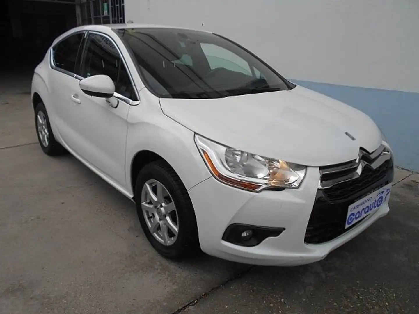 DS Automobiles DS 4 4 DS 4 1.6 HDi115 Air Chic Finanziato Bianco - 1