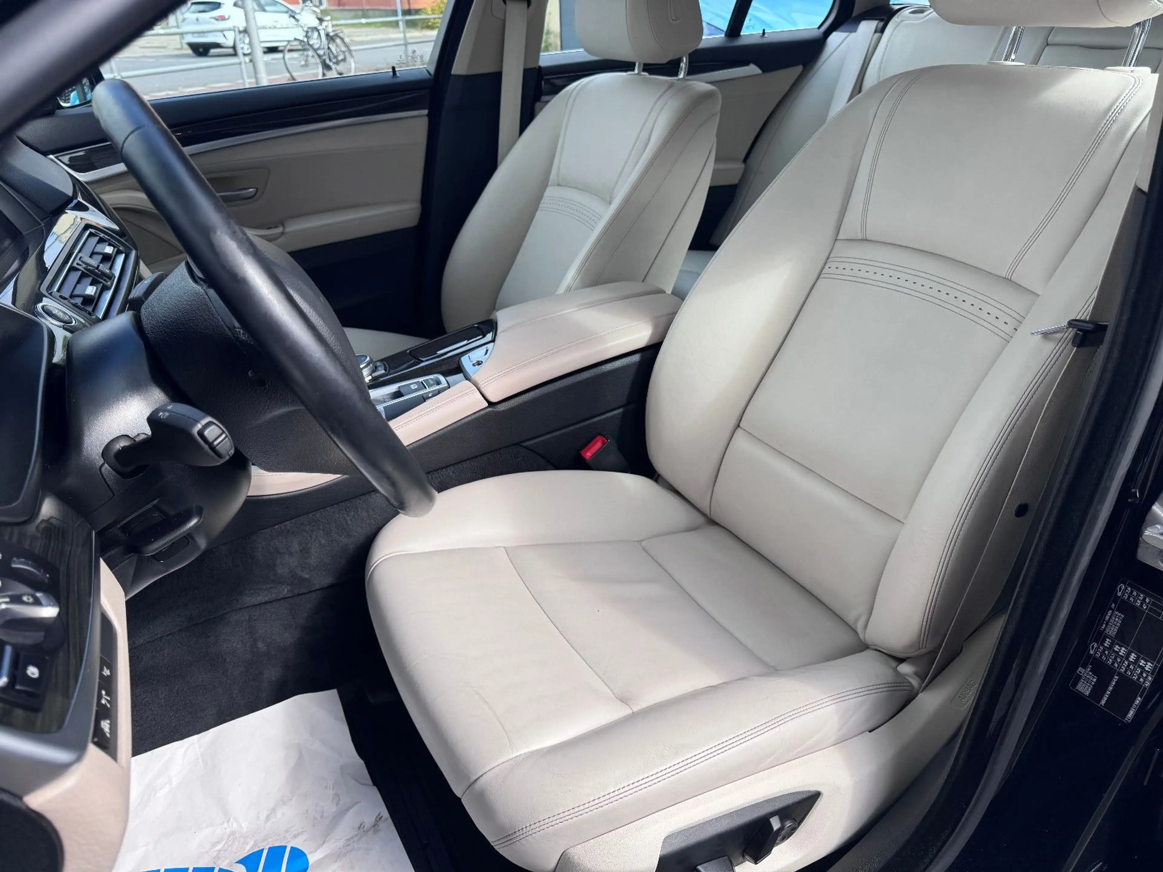 BMW 520 Touring*LUXURY*LOGIC 7*LEDER*PDC*HEAD UP* — photo 10