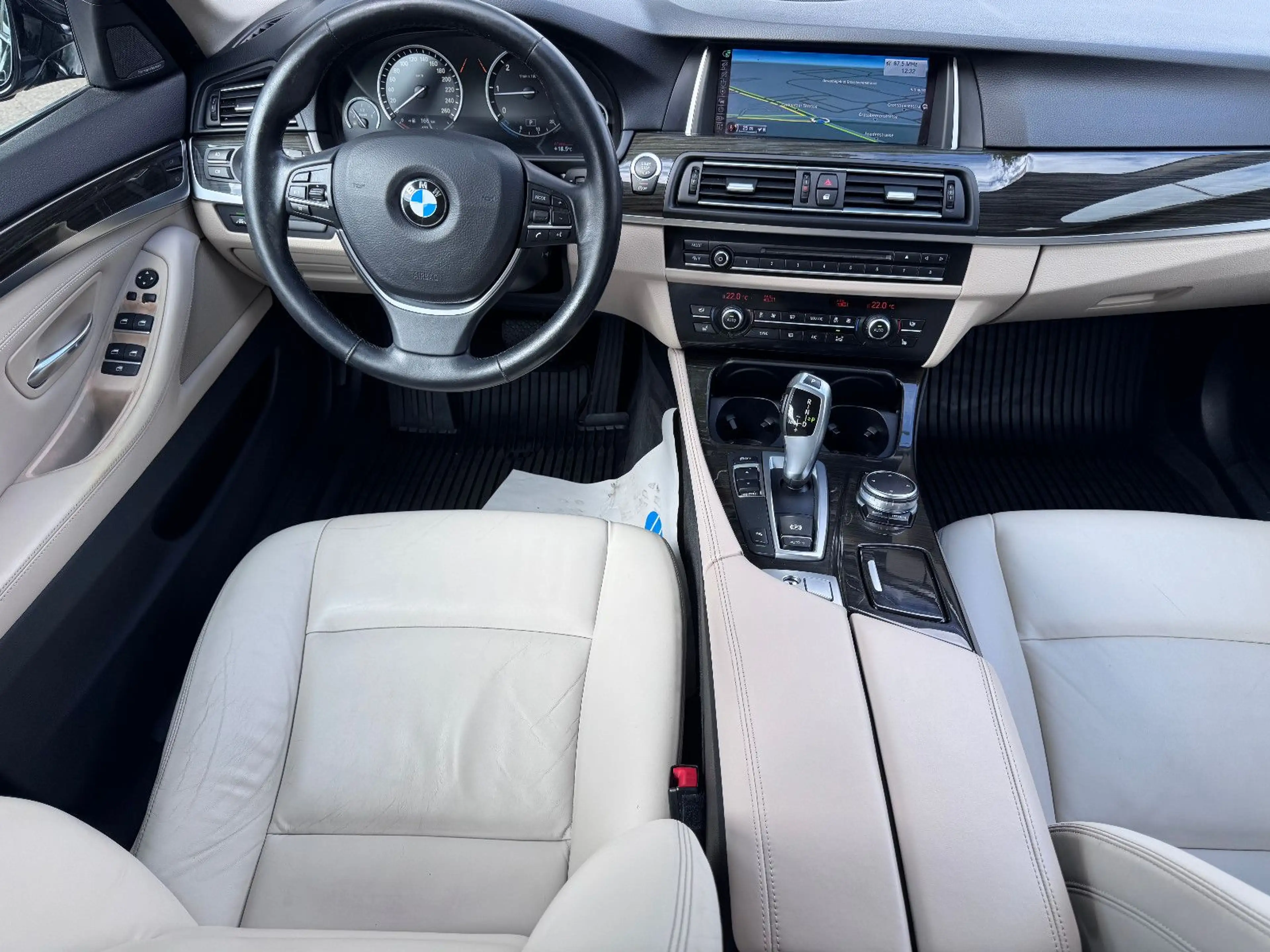 BMW 520 Touring*LUXURY*LOGIC 7*LEDER*PDC*HEAD UP* — photo 13