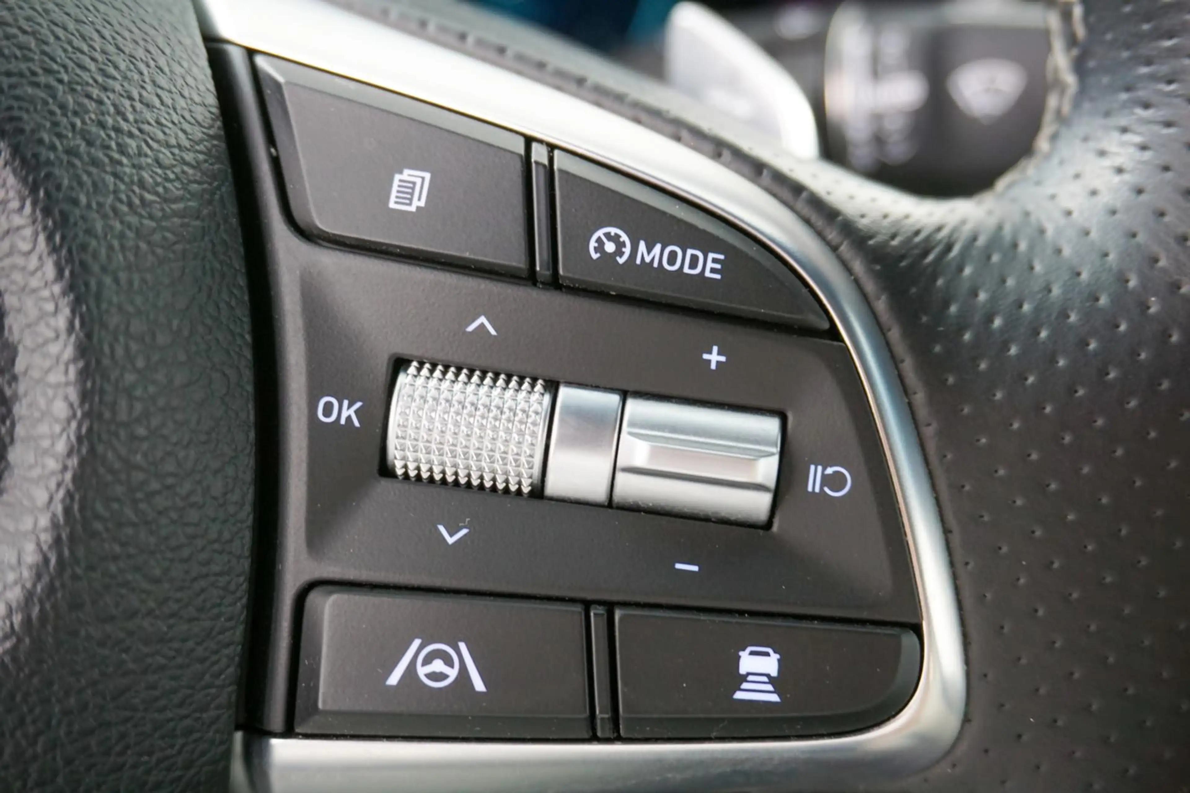 Genesis G70 Sport 360K ACC Memory LED Leder — photo 15